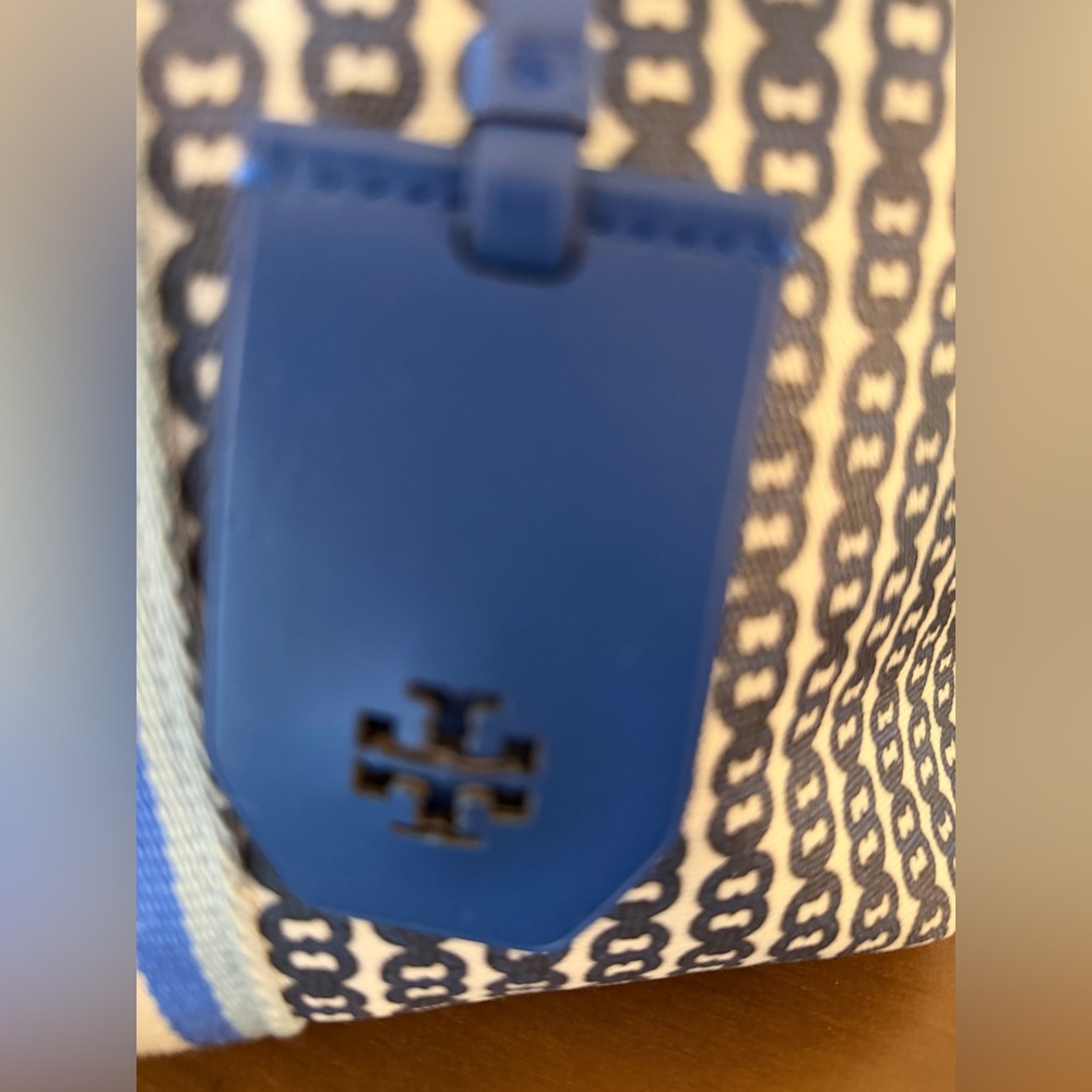 Tory Burch Gemini Link Blue and White Patterned Tote- comes with long strap - Picture 4 of 16